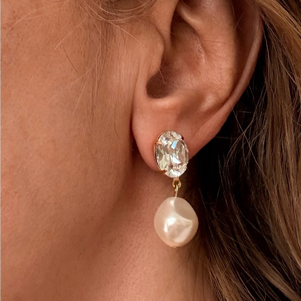 Elegant Gold and Pearl Drop Earrings